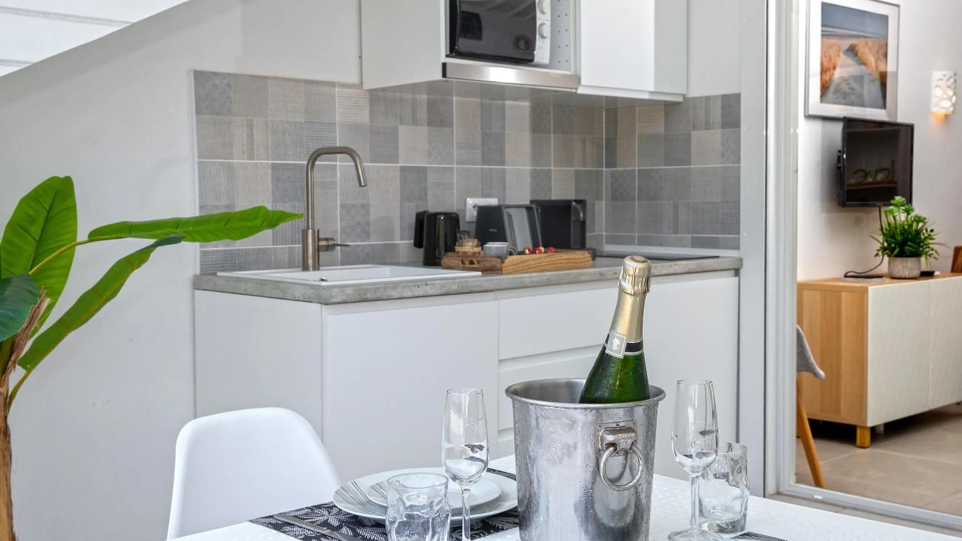 Beautiful Suite S12 With Pool And Sea View Cul de Sac